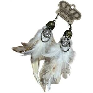 NEW ART BY AMY LABBE women's short feathered earrings in light brown/white
